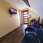 Acogedor Departamento Interior Con Acceso Independiente Y Estacionamiento